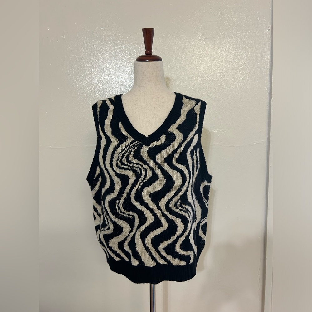 Black and White Groovy V-Neck Vest